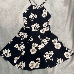 BRAND NEW, NEVER WORN!!! Brandy Melville.
Backless Floral Black and White Dress